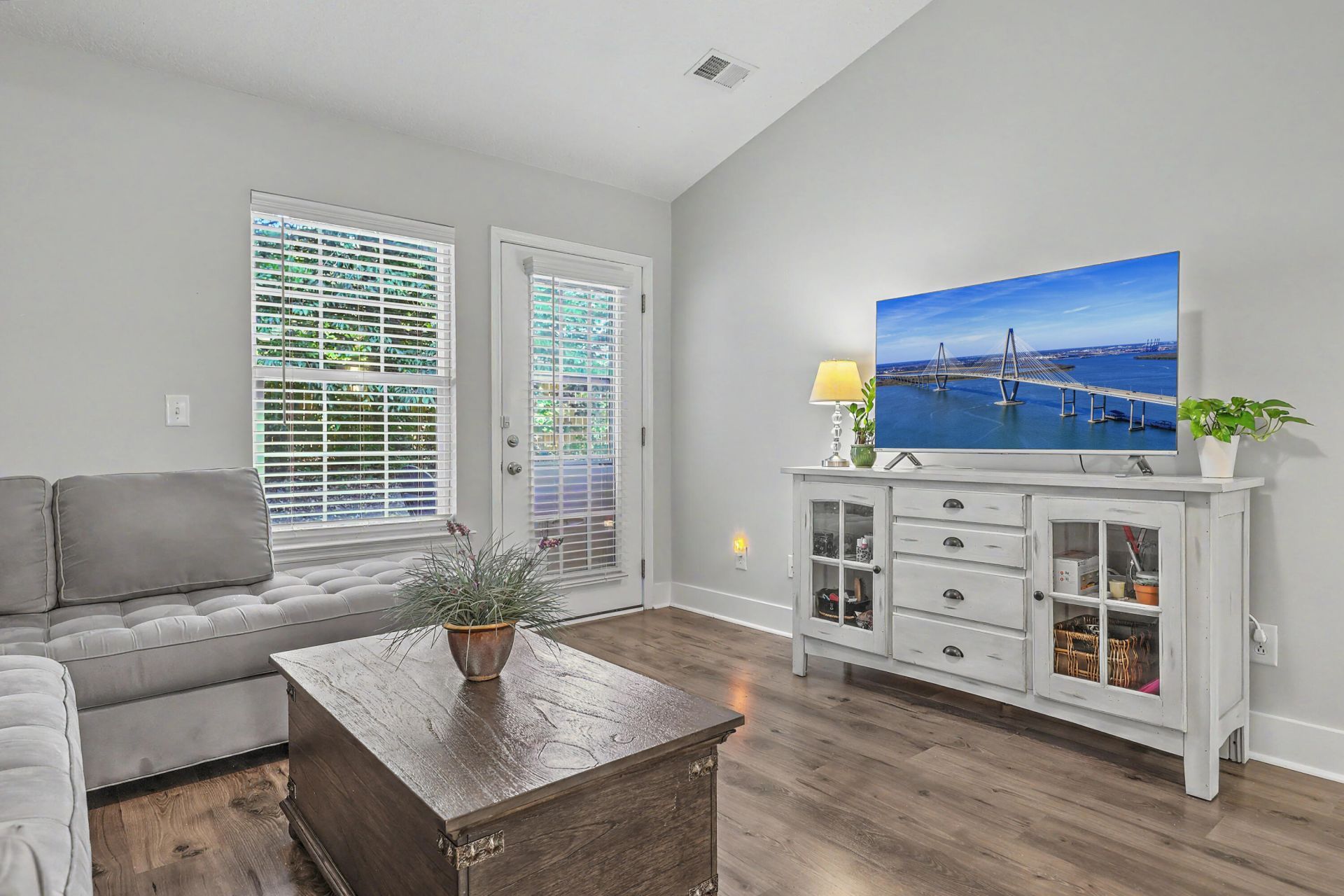 7868 Montview Road Photo 8