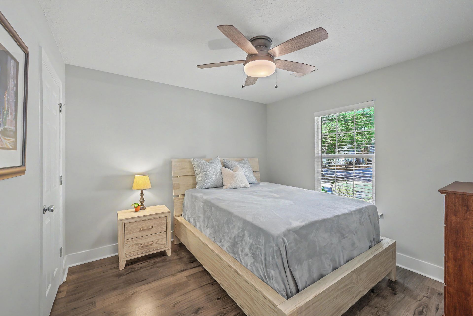 7868 Montview Road Photo 9