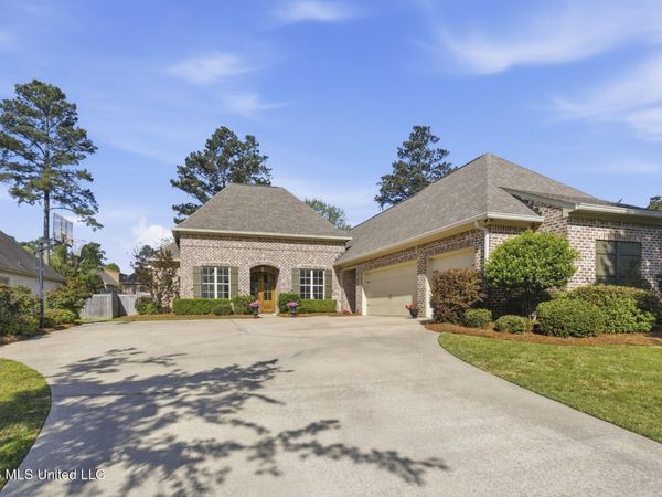 124 Grayhawk Drive, Madison, MS 39110