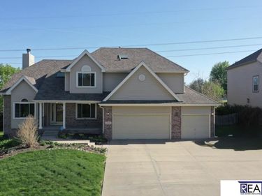 906 Wicklow Road , Papillion, NE 68046