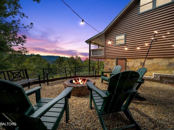 859 Pinnacle Vista Road, Gatlinburg, TN 37738