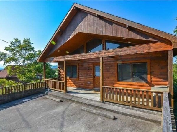 2044 Oakmont Drive, Sevierville, TN 37876