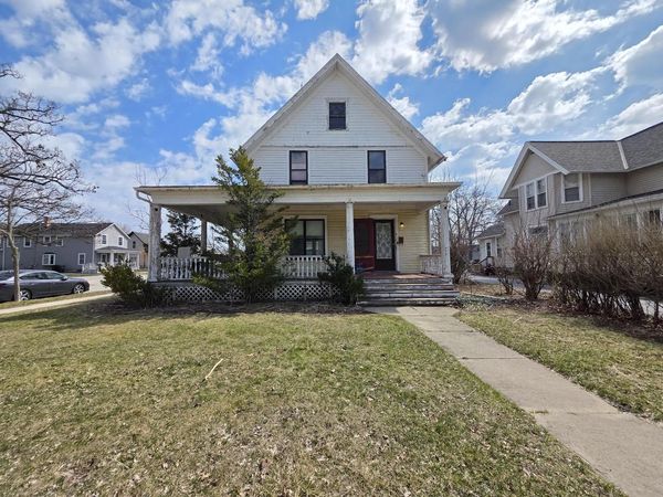 127 N Walnut STREET, Oconomowoc, WI 53066