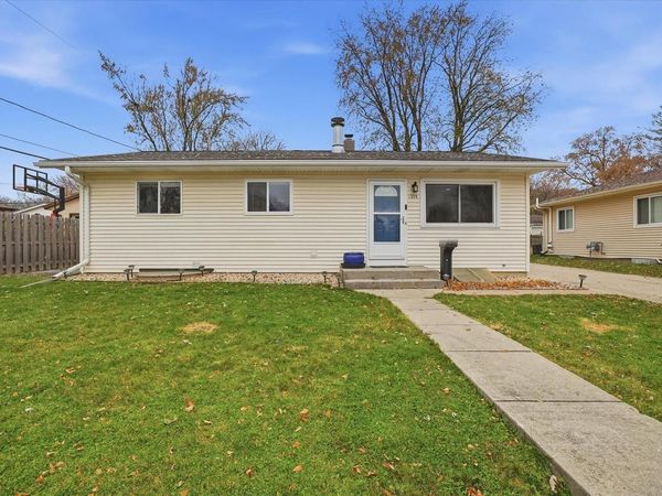 1974 Jan AVENUE, Waukesha, WI 53188