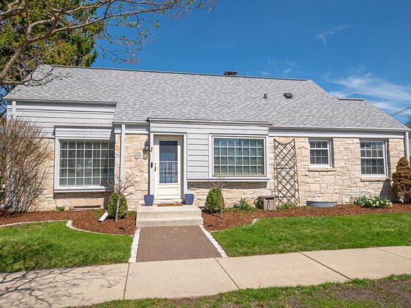 8528 W Meinecke AVENUE, Wauwatosa, WI 53226