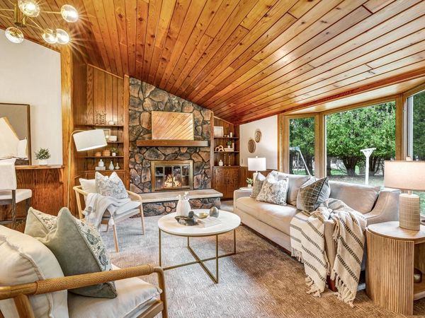 1858 Wayside DRIVE, Hartford, WI 53027