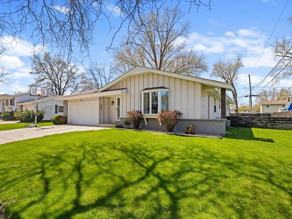 1448 Cottonwood DRIVE, Waukesha, WI 53189