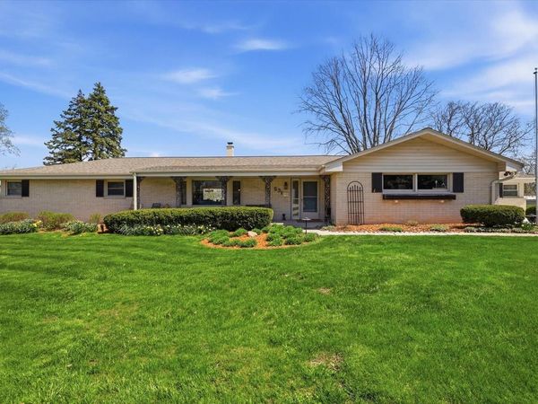 531 Lookout DRIVE, Pewaukee, WI 53072