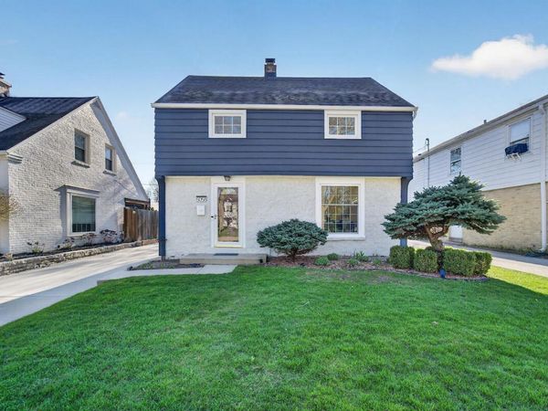 5058 N Kent AVENUE, Whitefish Bay, WI 53217