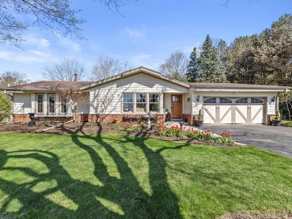 W246S6855 Maple Hill DRIVE, Waukesha, WI 53189