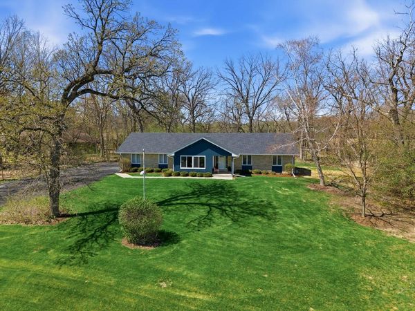 S40W26950 Oak Grove LANE, Waukesha, WI 53189