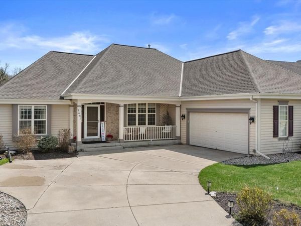 1683 Hunter ROAD, Waukesha, WI 53189