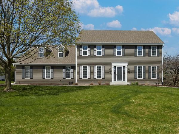 N49W16206 Graysland DRIVE, Menomonee Falls, WI 53051