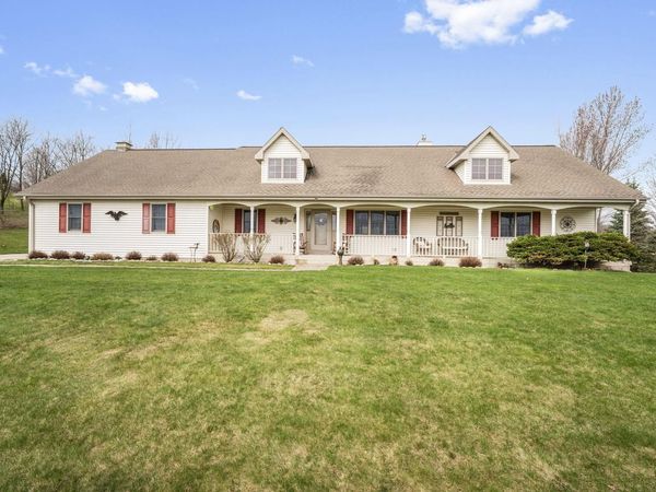 7475 Country View LANE, West Bend, WI 53090