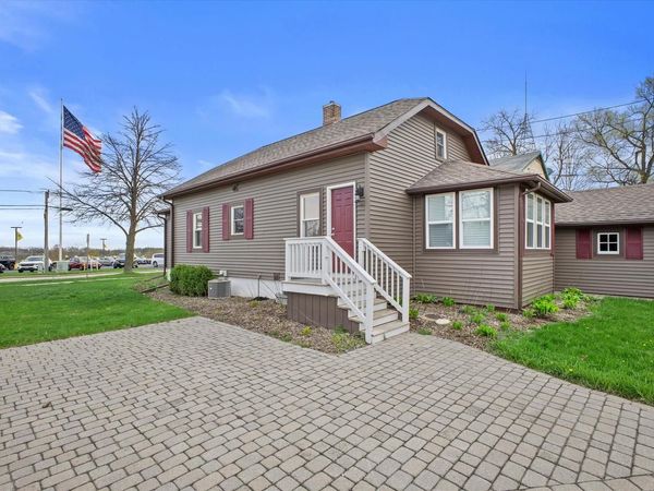 752 Wells STREET, Lake Geneva, WI 53147