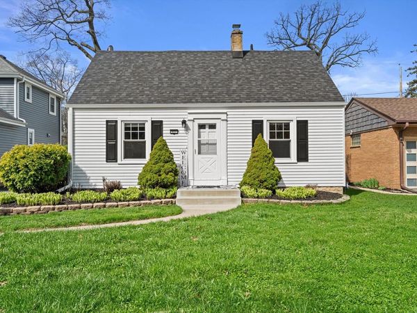 527 N 114th STREET, Wauwatosa, WI 53226