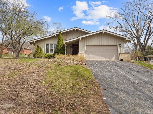 N42W5598 Wilshire DRIVE, Cedarburg, WI 53012