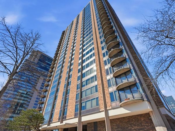 929 N Astor STREET, Unit 1403, Milwaukee, WI 53202