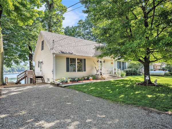 15891 Lakeview Drive, Buchanan, MI 49107