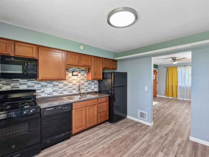 627 Roebling Road, Cincinnati, OH 45238 Photo 10