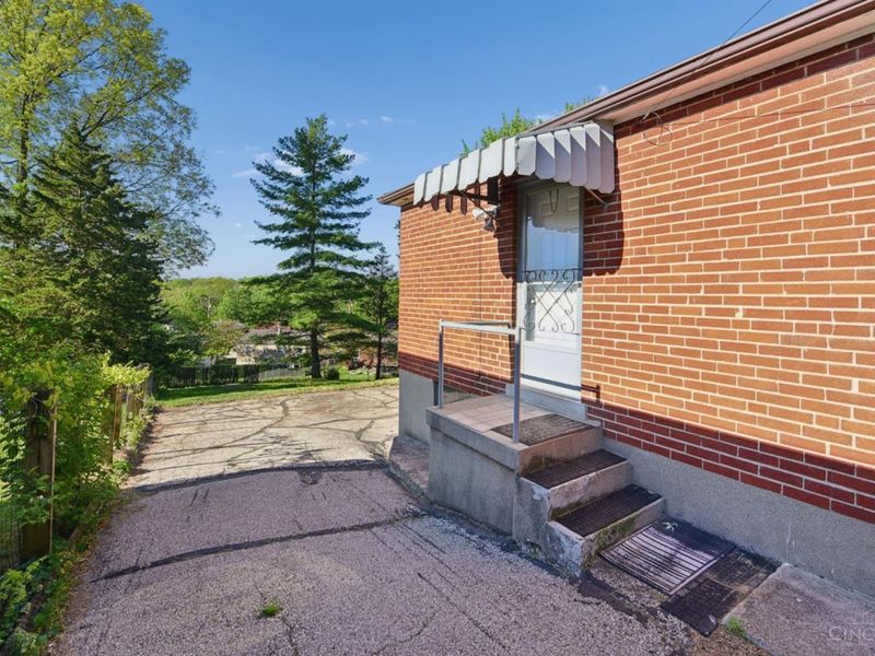627 Roebling Road, Cincinnati, OH 45238 Photo 32