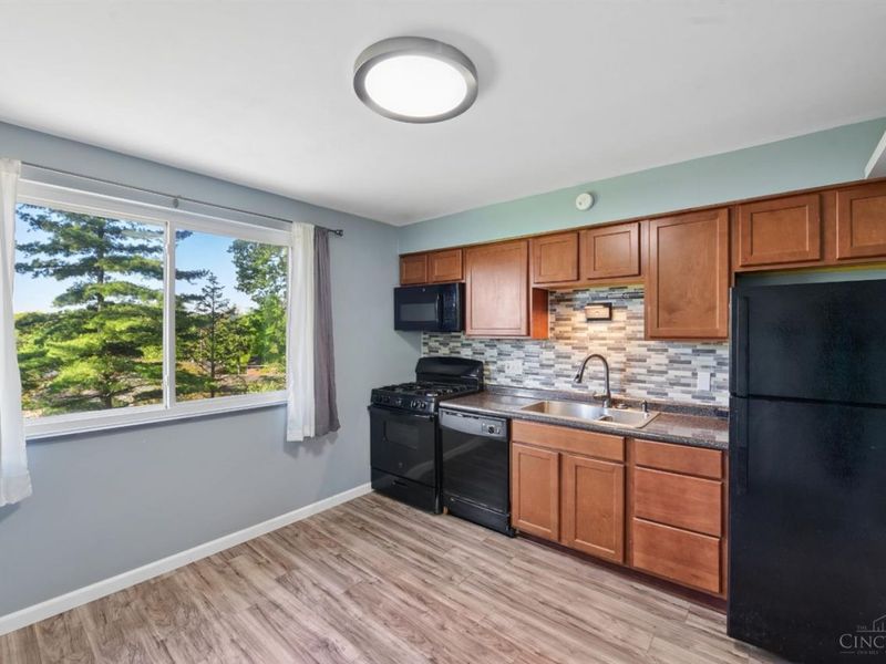 627 Roebling Road, Cincinnati, OH 45238 Photo 9