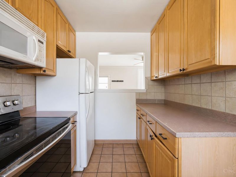 17 Andover Road, Greenhills, OH 45218 Photo 13