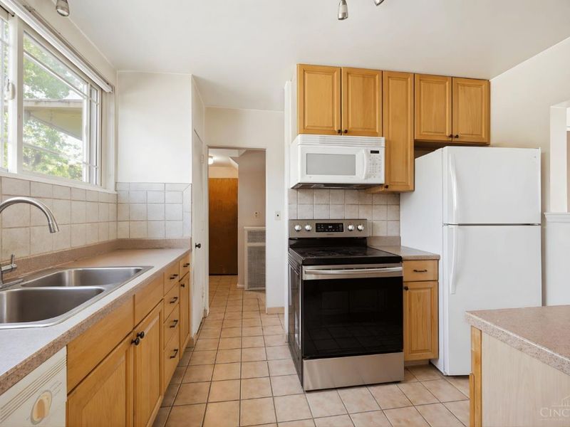 17 Andover Road, Greenhills, OH 45218 Photo 14