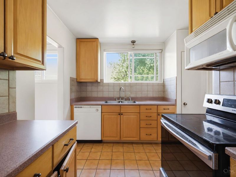 17 Andover Road, Greenhills, OH 45218 Photo 16