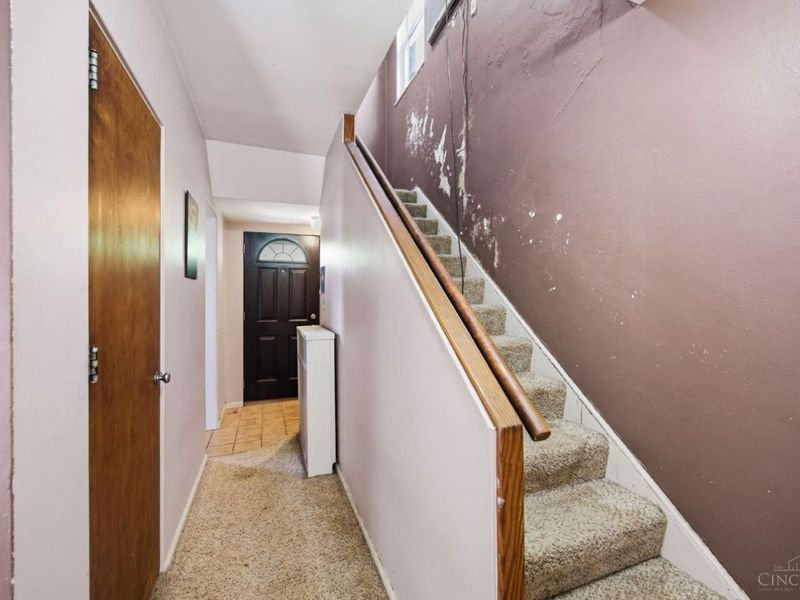 17 Andover Road, Greenhills, OH 45218 Photo 3