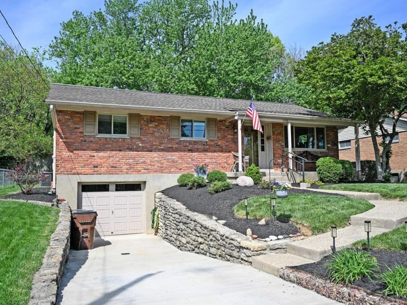 1495 Blueorchard Drive, Anderson Twp, OH 45230 Photo 2