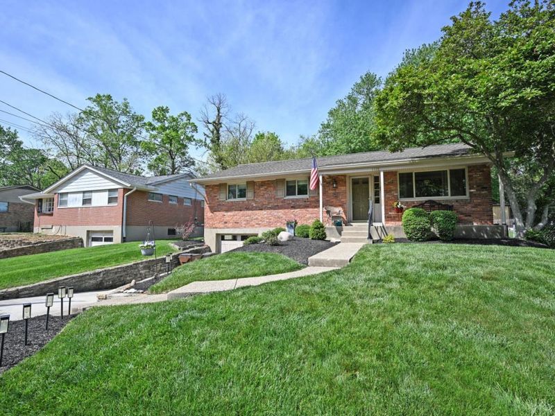 1495 Blueorchard Drive, Anderson Twp, OH 45230 Photo 4