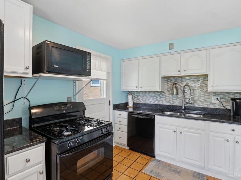 3266 Floridale Lane, Green Township, OH 45239 Photo 12