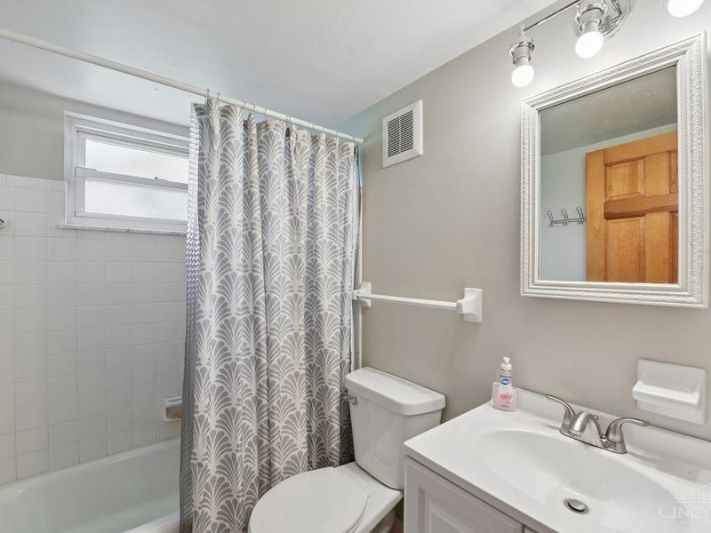 10660 Bridlepath Lane, Sharonville, OH 45241 Photo 38