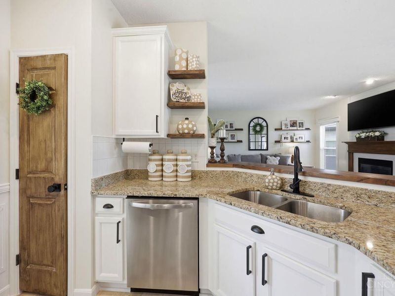 6017 Turning Leaf Way, Hamilton Twp, OH 45039 Photo 9