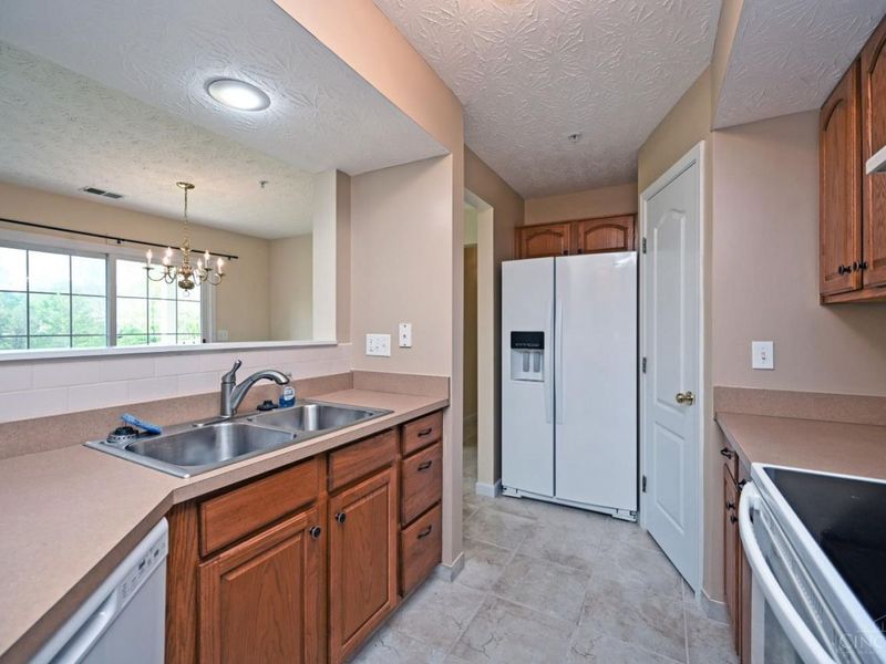 2031 Commons Circle Drive, Batavia Twp, OH 45103 Photo 16