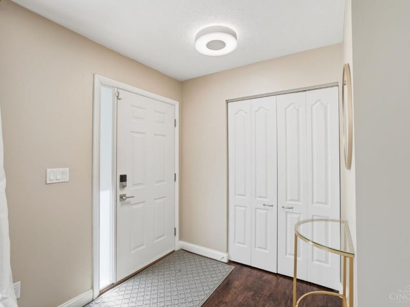 9338 Hunters Creek Drive, Blue Ash, OH 45242 Photo 4