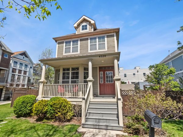 4520 W Larchmont Avenue , Chicago, IL 60641