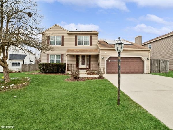 18 Ascot Lane , Streamwood, IL 60107