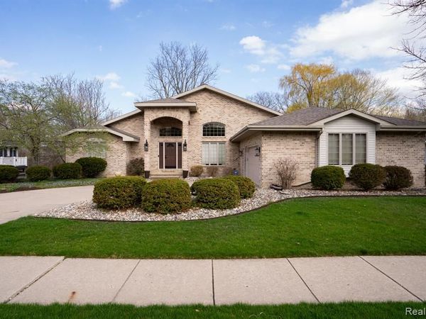 807 Oneida Woods Trail, Grand Ledge, MI 48837