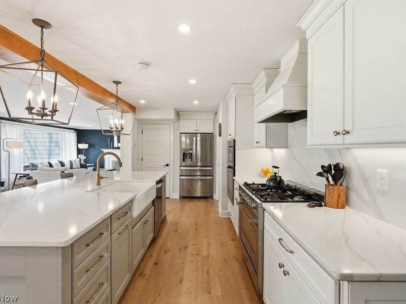 29126 Shaker Boulevard , Cleveland, OH 44124 Photo 17