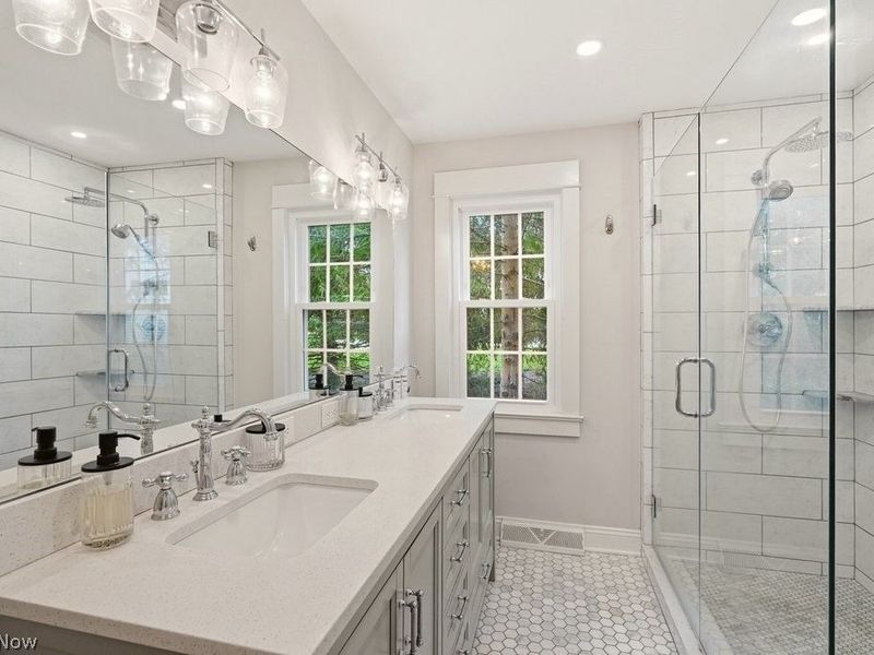 29126 Shaker Boulevard , Cleveland, OH 44124 Photo 24