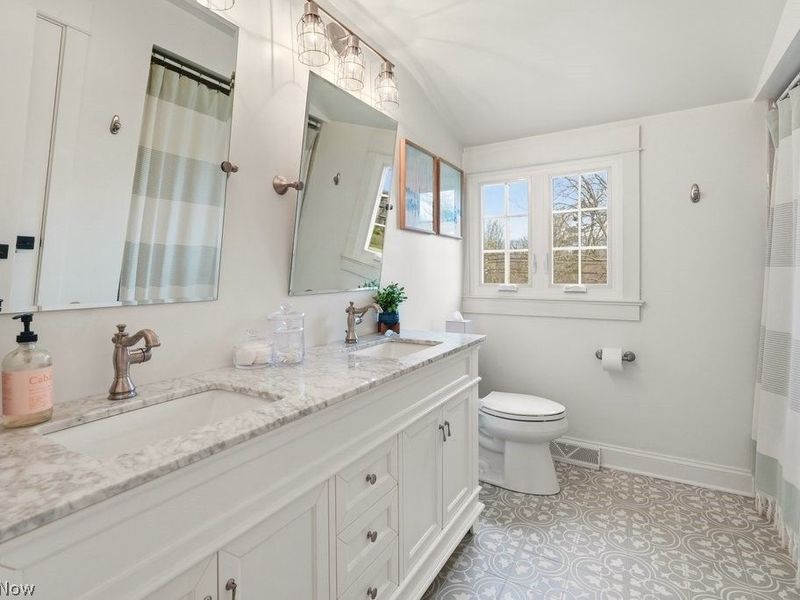 29126 Shaker Boulevard , Cleveland, OH 44124 Photo 34