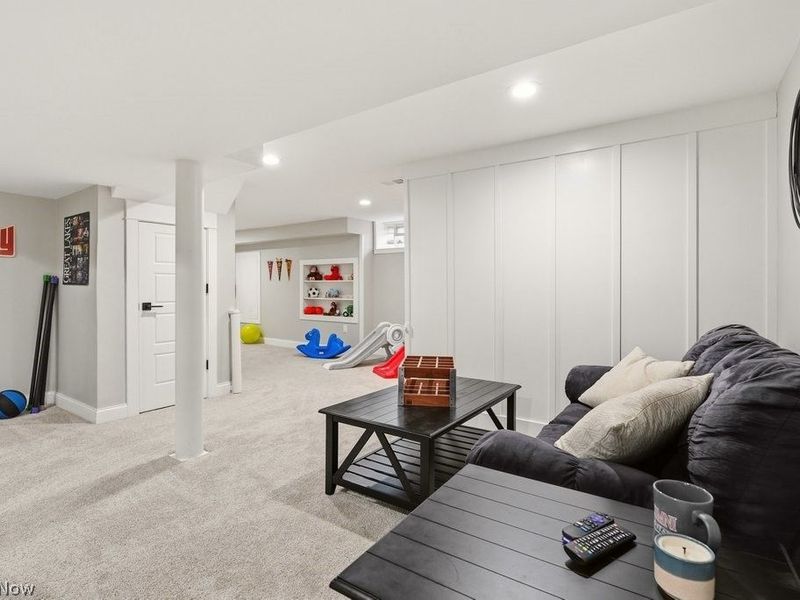 29126 Shaker Boulevard , Cleveland, OH 44124 Photo 37