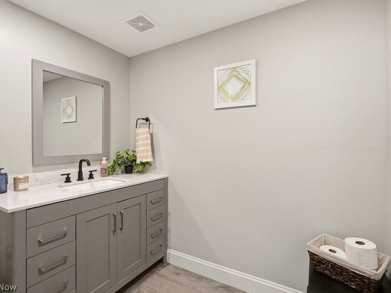 29126 Shaker Boulevard , Cleveland, OH 44124 Photo 38