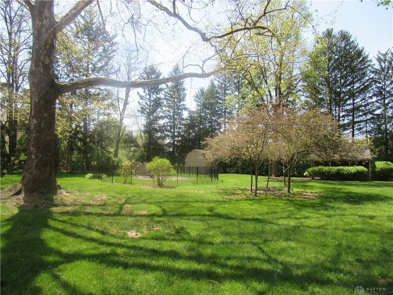517 Locust Hill Drive, Englewood, OH 45322 Photo 3