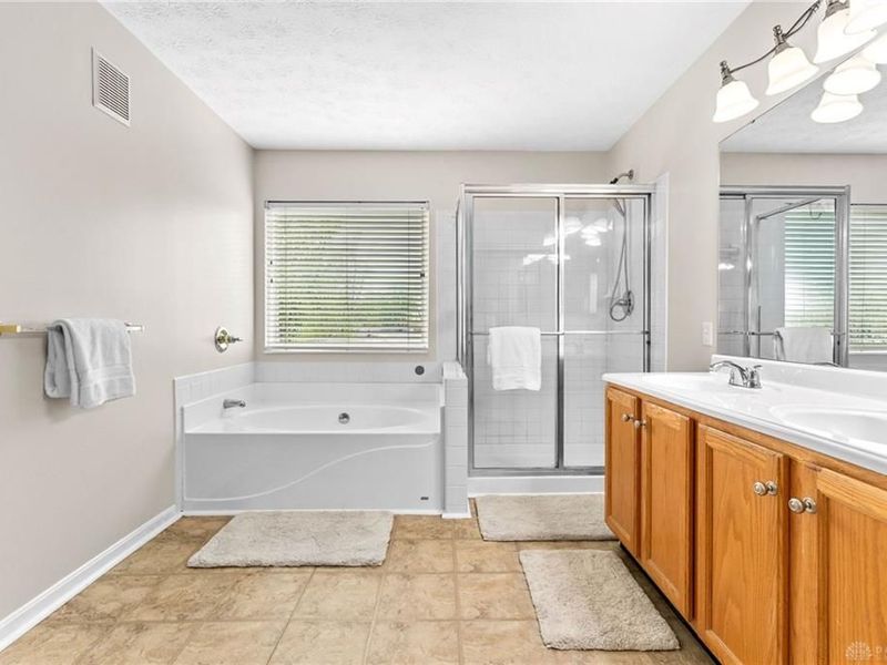 2346 Charleston Way, Beavercreek, OH 45431 Photo 18