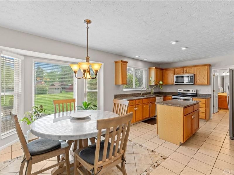 2346 Charleston Way, Beavercreek, OH 45431 Photo 6