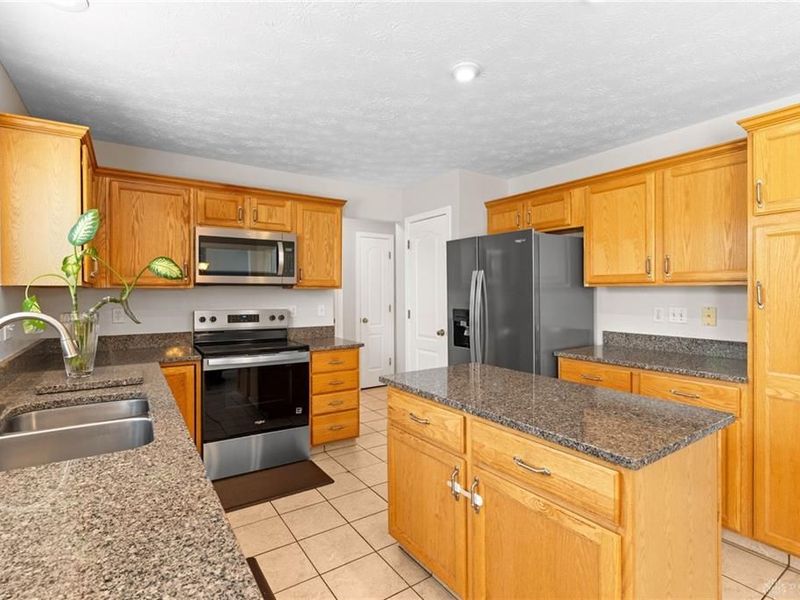 2346 Charleston Way, Beavercreek, OH 45431 Photo 7