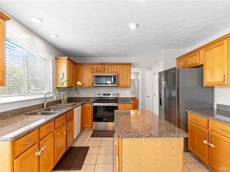 2346 Charleston Way, Beavercreek, OH 45431 Photo 8